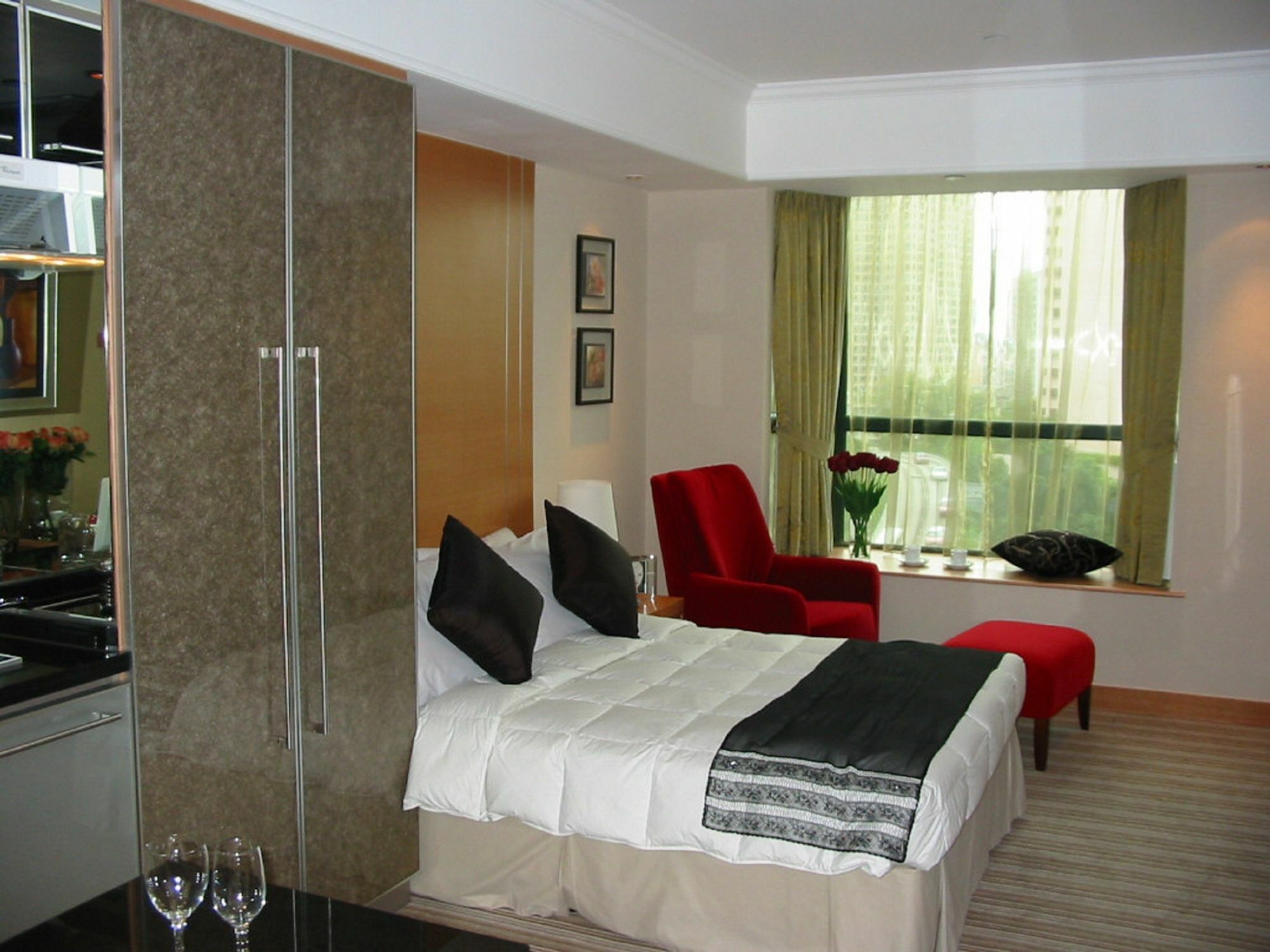 Two Macdonnell Road Aparthotel Hong Kong Exterior foto