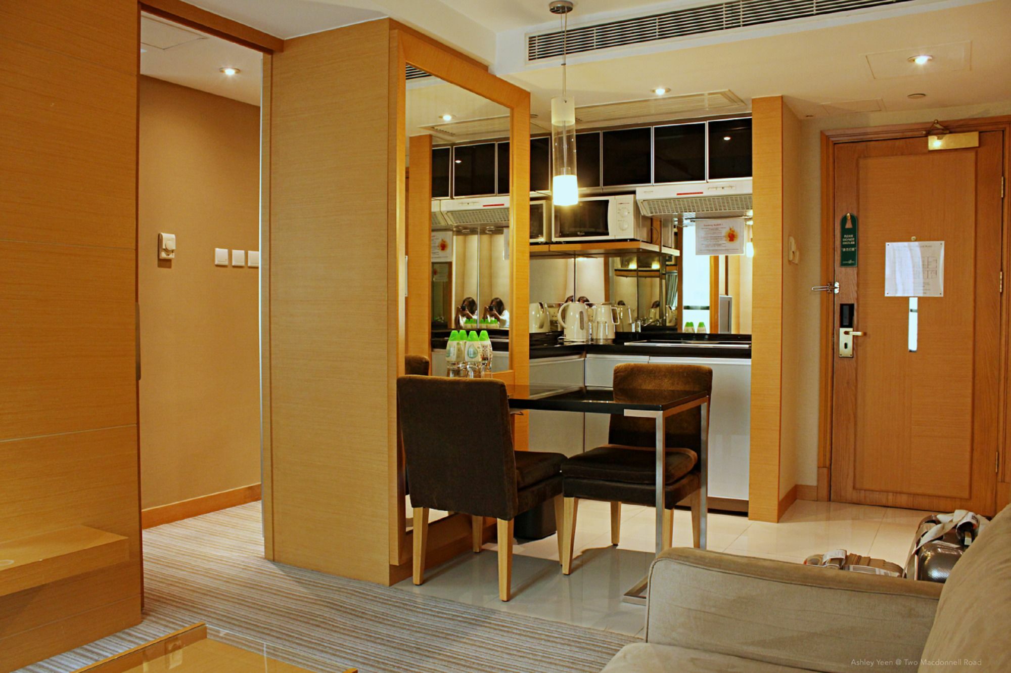 Two Macdonnell Road Aparthotel Hong Kong Exterior foto